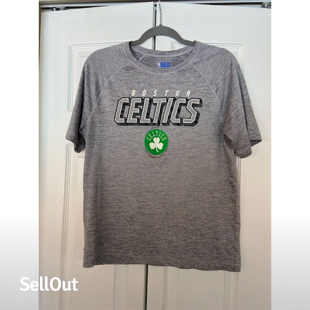 Nike Boston Celtics Men's Gray Graphic T-Shirt Standard Size M NBA Basketball
